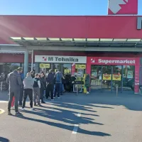 Kupci oblegajo trgovine Mercator Tehnika