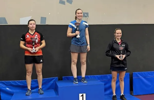 Najboljše na Ravnah, z leve so Lara Opeka (Kajuh Slovan), Lea Paulin (Arrigoni) in Katarina Stražar (Mengeš).

