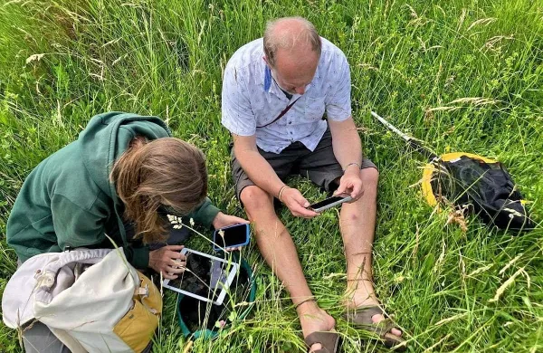 Ker poletni lov za škržati ni bil uspešen, bo 12-letna Kristina 
spomladi postavila več mrežastih šotorov, s katerim bo, vsaj tako 
upajo, lahko ujela deset škržatov. 