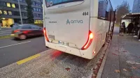 Avtobus, na katerem so se potniki peljali v mrazu.