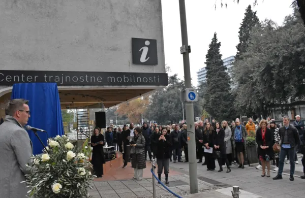 Otvoritvi je prisostvovala množica Novogoričanov.