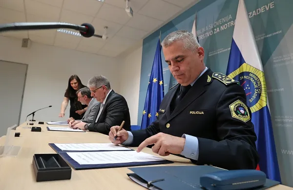 Imenovanje generalnega direktorja policije Senada Jušića je 
zakonito, je poudaril minister za notranje zadeve Boštjan Poklukar.