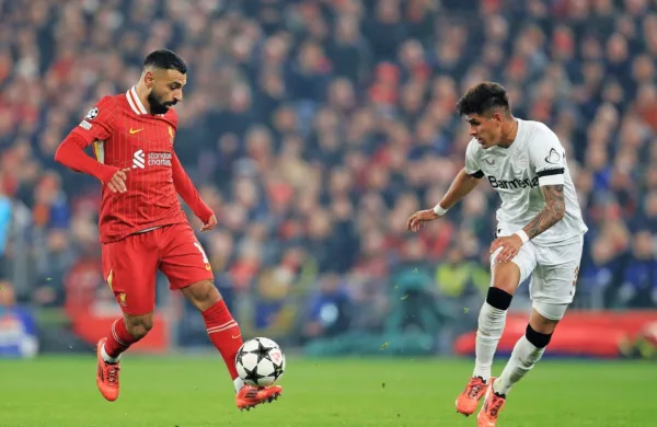 Mohamed Salah (z žogo) je gonilna sila Liverpoola tudi v ligi prvakov.