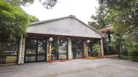 Nekdanja znana restavracija Primorka se bo morala umakniti 
luksuznim stavbam.