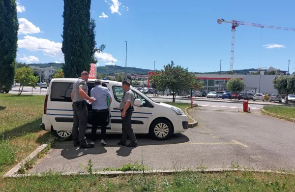 Obtoženi  na  koprskem  okrožnem  sodišču  v začetku  lanskega  leta  
ni  priznal  krivde  za očitke  iz  obtožnice.  