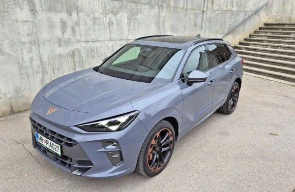 Cupra terramar je še nekoliko večji od brata formentorja, po njem pa povzema tudi nekatere oblikovne poteze.

