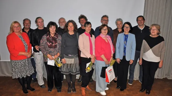 Udeleženci zaključka likovnega ex-tempora Kras, drugi z desne je sežanski župan Andrej Sila.