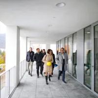 Včeraj so si novo stavbo in okolico (pogled s terase, desno 
predavalnice)  ogledali predstavniki mestne občine, zdravstvenega 
doma in gradbenega podjetja Makro 5 gradnje. 