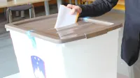 Z relativnim, neobveznim preferenčnega glasom so sedaj v 
prednosti manjše volilne enote.