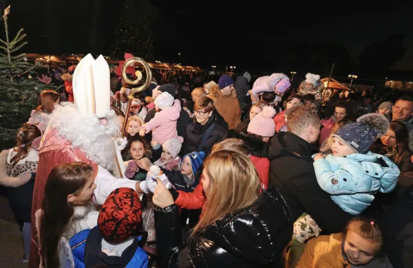 Praznične luči so v Istri najprej zažarele v piranski občini (FOTO)