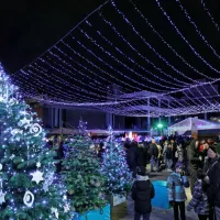 Danes so praznične luči zažarele v Novi Gorici (FOTO)