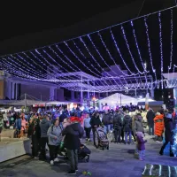 Danes so praznične luči zažarele v Novi Gorici (FOTO)