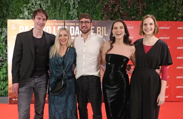 Z ljubljanske premiere, od leve proti desni: Jure Henigman, 
Katarina Čas, Perica Rai, Ula Furlan in Barbara Ribnikar