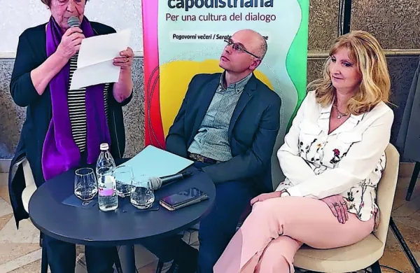 Drevi v Loggi Koprska agora