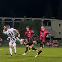Ajdovci (v rdeče črnih dresih) in Sobočani so po tekmi v Novi Gorici 
izmenjali mesti na lestvici.  