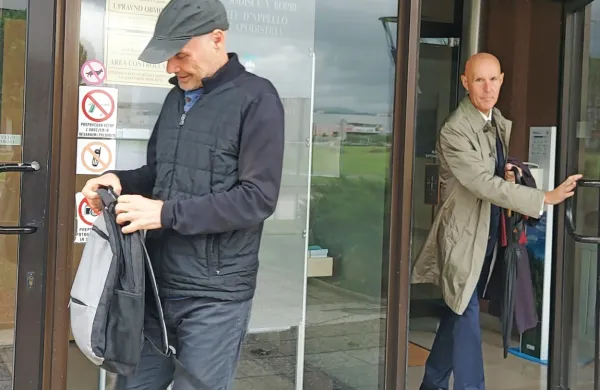 Dragan  Marušič  in  odvetnik  Velimir  Cugmas  (desno)