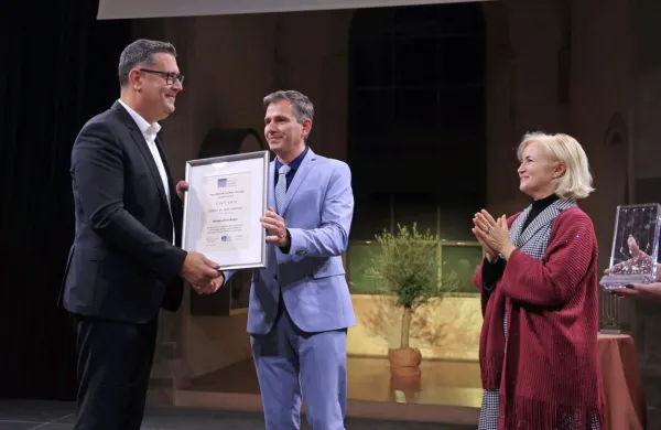 Županu Bržanu je listino predal predsednik zveze Peter Bršek