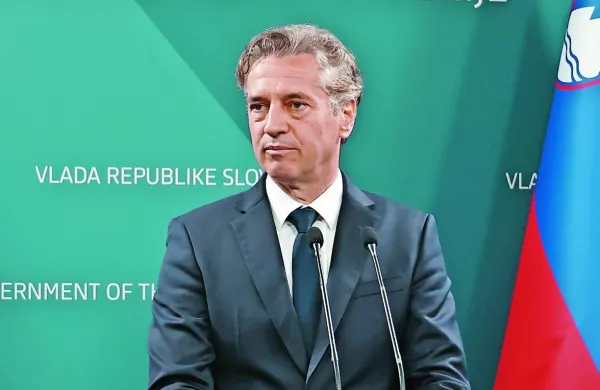 Premier Robert Golob danes na KPK opravlja razgovor zaradi 
očitkov o političnih pritiskih na policijo.