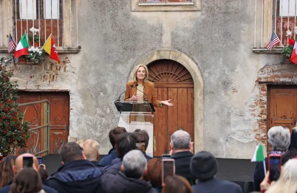 Ameriška prva dama Jill Biden je nagovorila vaščane.