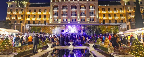 V parku praznično osvetljenega Hotela Kempinski Palace v Portorožu je minulo soboto zaživel tradicionalni božično-novoletni 
sejem.