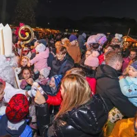 Miklavž je letos pohitel in otroke v središču Portoroža obiskal že 
minulo soboto.