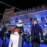 V Kopru so zasvetile praznične lučke (FOTO)