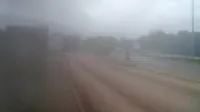 Oblak prahu nad Prvomajsko ulico, ki so ga posneli stanovalci. 