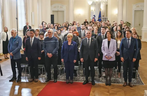 Predsednica republike Nataša Pirc Musar je danes podelila 
priznanje za delo na področju človekovih pravic vsem izbrisanim. 