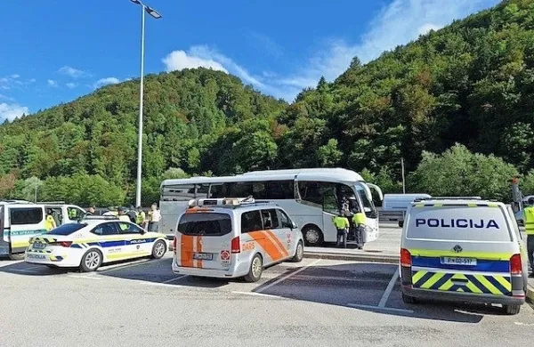 Pod vplivom kokaina prevažal primorske dijake