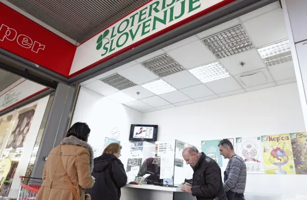 Vozila, potovanja in podobno kupce spodbujajo k sodelovanju v h 
igrah na srečo, zdaj tudi nepremičnina.