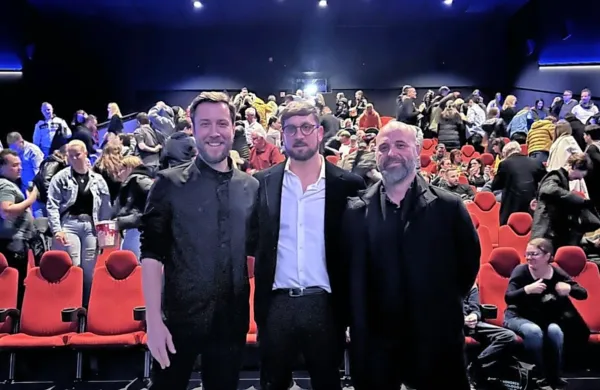 Producent Tamir Gostiša, režiser Perica Rai in direktor fotografije 
Vladan Janković (z leve) po koprski premieri filma Pa tako lep dan 
je bil