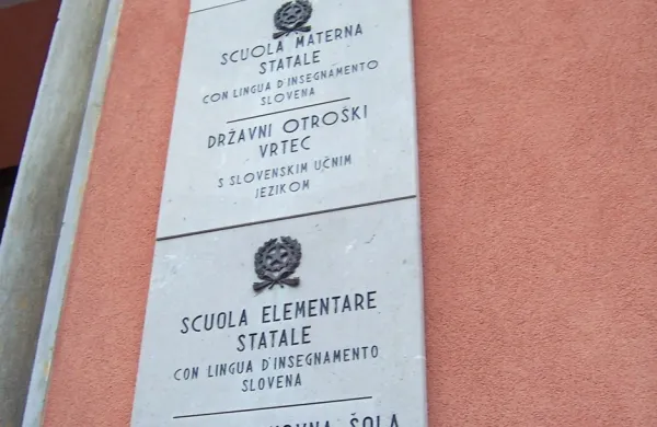 Slovenska manjšina v Italiji naj bi se v prihodnje izognila posegom 
z vrha v svoj šolski sistem, ki ne bi upoštevali njenih interesov.