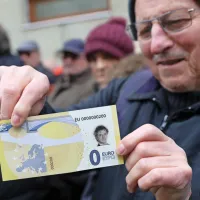 Protest pred sodi&scaron;čem: Jan&scaron;a kritičen do pravosodja in Golobove vlade (FOTO)