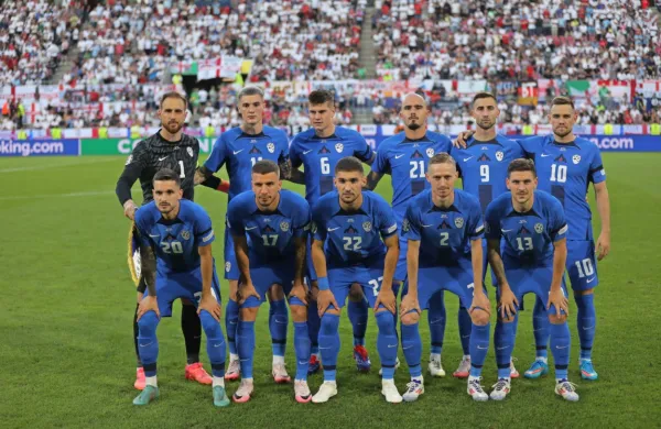 Slovenska izbrana vrsta pred junijsko tekmo z Anglijo (0:0) na 
zadnjem evropskem prvenstvu.