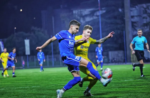 Luka Bulatović (z žogo, v modrem dresu) je bil s šestimi goli drugi 
najboljši strelec Gorice v jesenskem delu, 