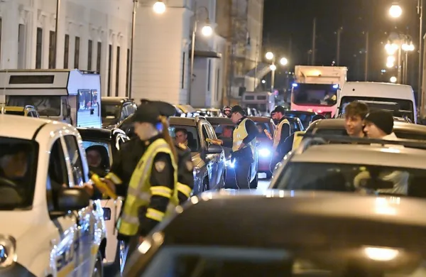 Na  tržaški policiji napovedujejo, da bodo  že  v teh  dneh preverjali  
učinkovitost  strožjega  prometnega  zakonika. 