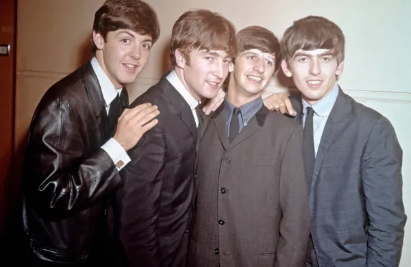 Člani skupine The Beatles (z leve) Paul McCartney, John Lennon, 
Ringo Starr, George Harrison okrog leta 1964