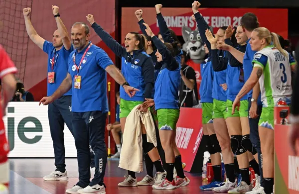 Slovenska ženska rokometna reprezentanca se bo v kvalifikacijah 
za nastop na svetovnem prvenstvu  pomerila s Srbijo.