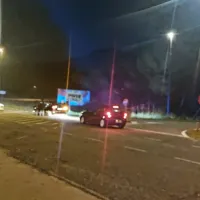 Grozila s pi&scaron;tolo in zaposlena zaprla v WC