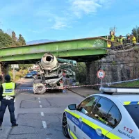 Solkan: s hru&scaron;ko trčil v železni&scaron;ki most in ga dvignil (FOTO)