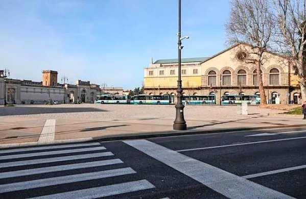 Confcommercio je na svoje stroške poskrbel za osnovno parkirno 
infrastrukturo na ploščadi, kjer je nekoč stala dvorana Tripcovich. 