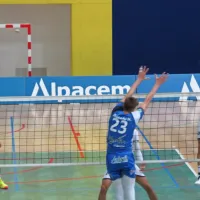Proti Fužinarju je za Alpacem Kanal največ točk dosegel Andrej 
Ristić (desno v napadu), precej pa mu je pomagal Vid Ranc 
(levo).