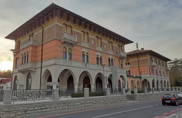 Kot so potrdili na Občini Ilirska Bistrica, so iz tega naslova do 
sredine letošnjega julija že obnovili vse tri predvidene odseke na 
cesti Koritnice-Mašun v dolžini slabih 16 kilometrov. 