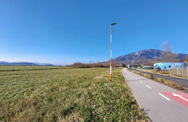 Ob robu ajdovskega letališča občina snuje največji center razvoja 
in raziskav v regiji.