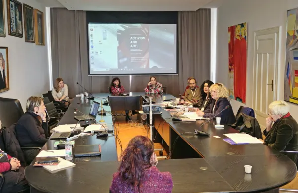 Na mednarodnem simpoziju Aktivizem in umetnost - zgodovinske izkušnje in participativne prakse v Beogradu je svoje izkušnje 
delila tudi direktorica Gledališča Koper Katja Pegan.