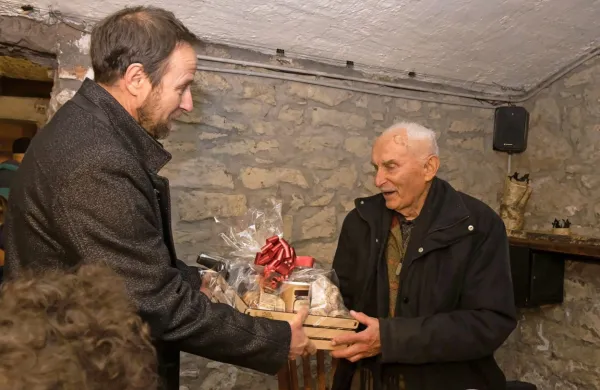 Župan Gregor Kovačič in slavljenec Peter Peterlin
