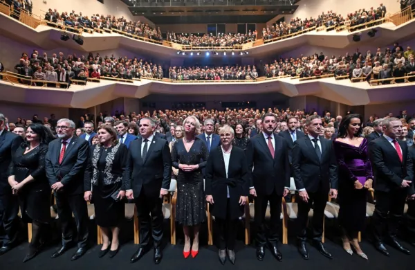 Golob na državni proslavi ob dnevu samostojnosti in enotnosti: &ldquo;Spremembe na bolje niso lahko, a bomo pri njih vztrajali&rdquo;