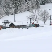 Tudi na črnovrški SKI Bor so že pripeljali teptalec. Kdaj bodo 
smučišče urejeno, še ne morejo napovedati.