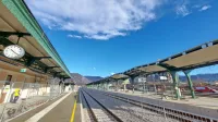 Prenova tirov na novogoriški železniški postaji je končana, v 
zaključni fazi so dela na peronih, v podhodu in v notranjosti 
postaje.