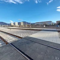 Prenova tirov na novogori&scaron;ki železni&scaron;ki postaji je končana, v zaključni fazi so dela na peronih, v podhodu in v notranjosti postaje